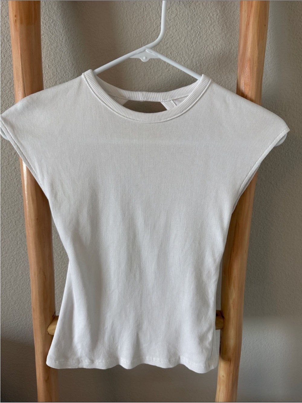 Zara | White Ribbed Short Sleeve Tee w/ cutout back